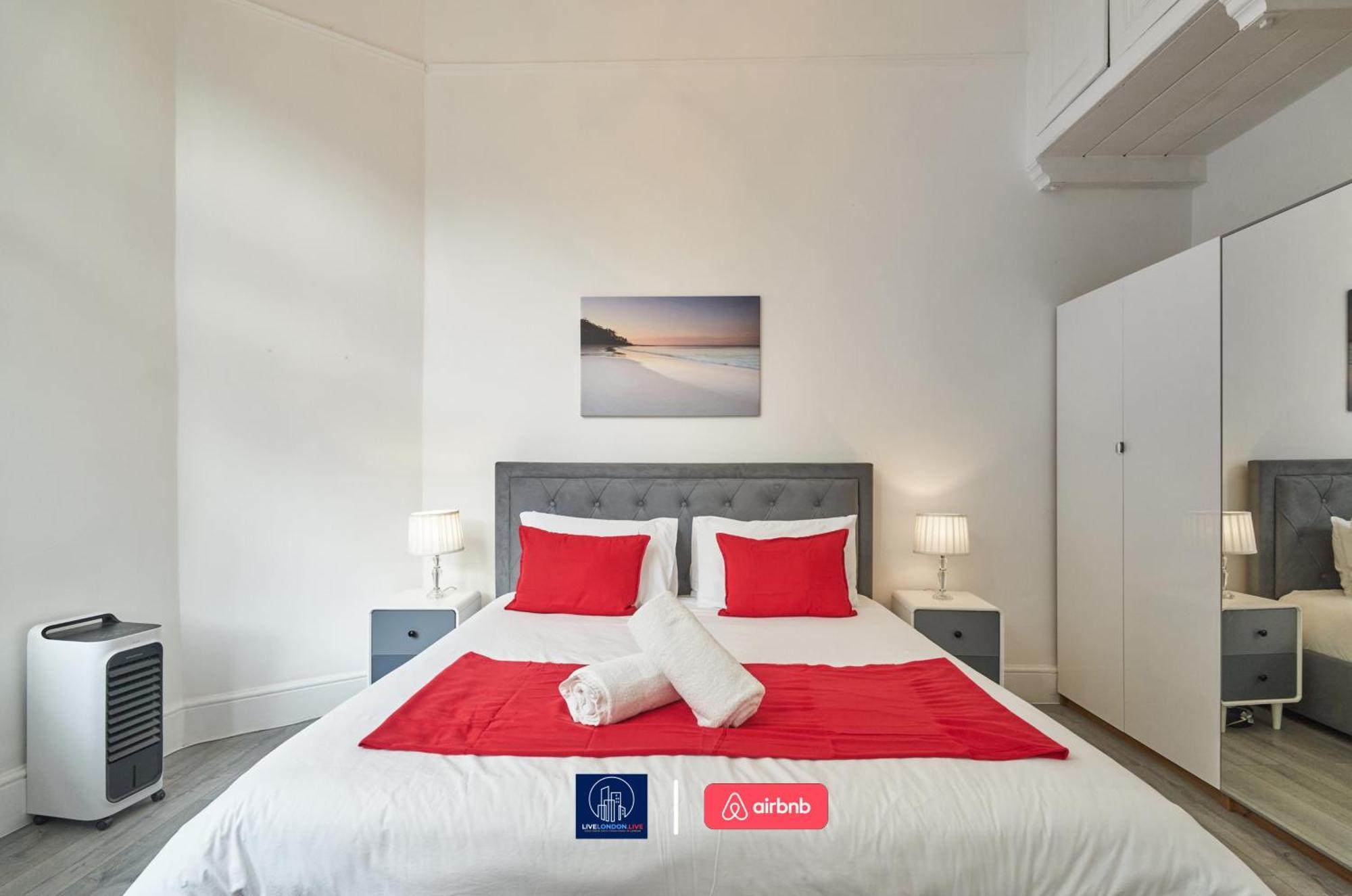 Last-Minute Specials L Sleeps Up To 4 Guests L One-Bedroom Apartment With King Bed And High Ceilings Near Camden By Live London Short Lets & Serviced Accommodation エクステリア 写真