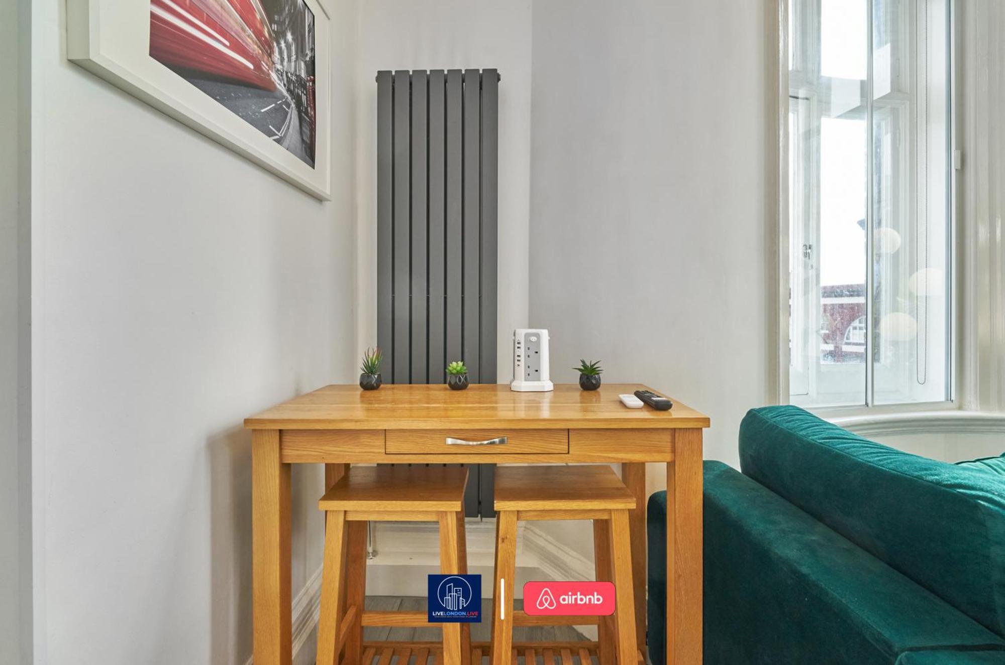 Last-Minute Specials L Sleeps Up To 4 Guests L One-Bedroom Apartment With King Bed And High Ceilings Near Camden By Live London Short Lets & Serviced Accommodation エクステリア 写真